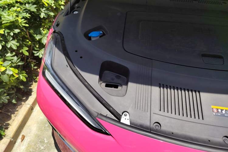 Used Geely Galaxy E8 2024 550 km Range Rear-Drive MAX Engine Bay Right