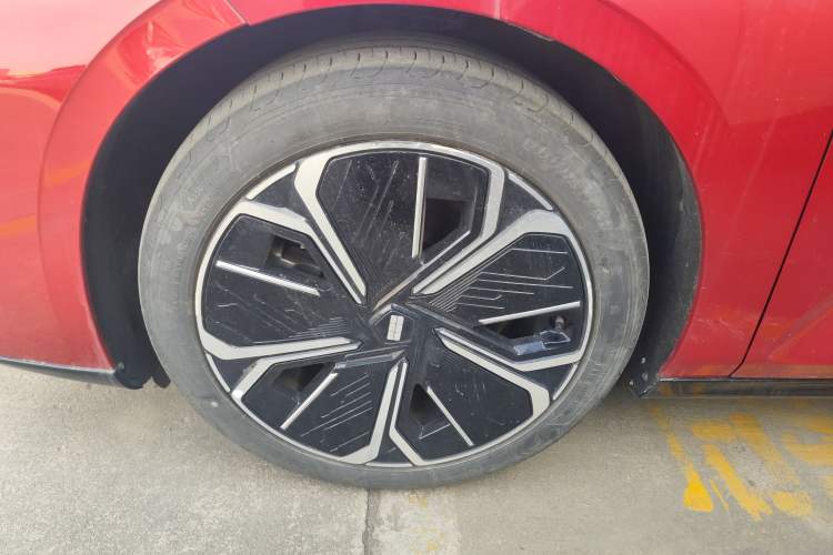 Used Geely Galaxy E8 2024 665 km Range Rear-Drive Starship Long-Range Version Exterior 4