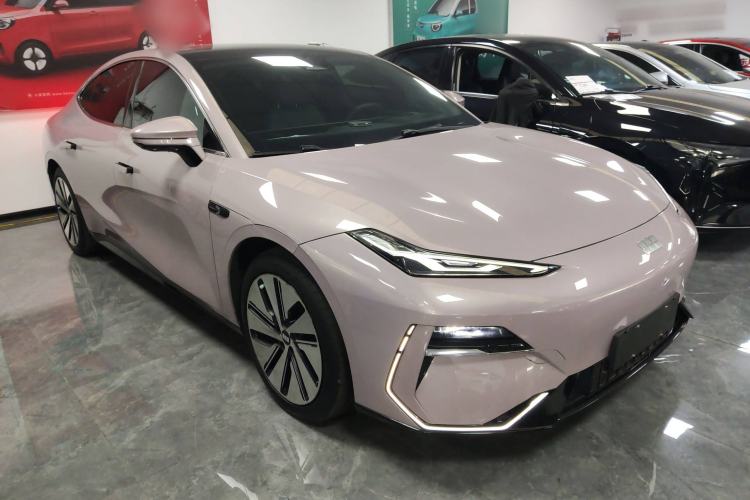 Used Geely Galaxy E8 2024 665 km Range Rear-Drive Starship Long-Range Version Front Right 45 Deg