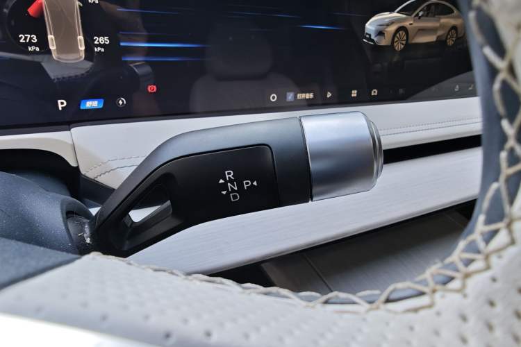 Used Geely Galaxy E8 2024 665 km Range Rear-Drive Starship Long-Range Version Gear Lever
