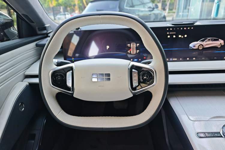 Used Geely Galaxy E8 2024 665 km Range Rear-Drive Starship Long-Range Version Interior 6