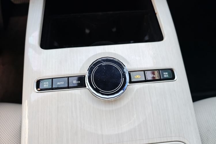 Used Geely Galaxy E8 2024 665 km Range Rear-Drive Starship Long-Range Version Interior 9