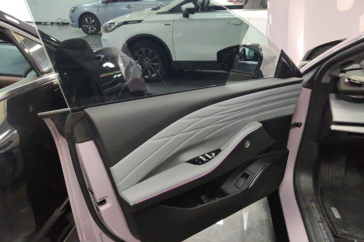 Used Geely Galaxy E8 2024 665 km Range Rear-Drive Starship Long-Range Version Left Front Door Interior