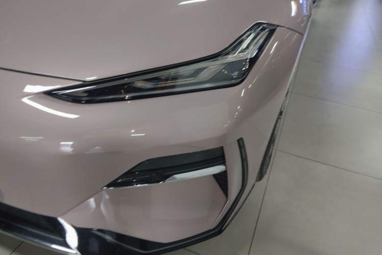 Used Geely Galaxy E8 2024 665 km Range Rear-Drive Starship Long-Range Version Left Front Headlight