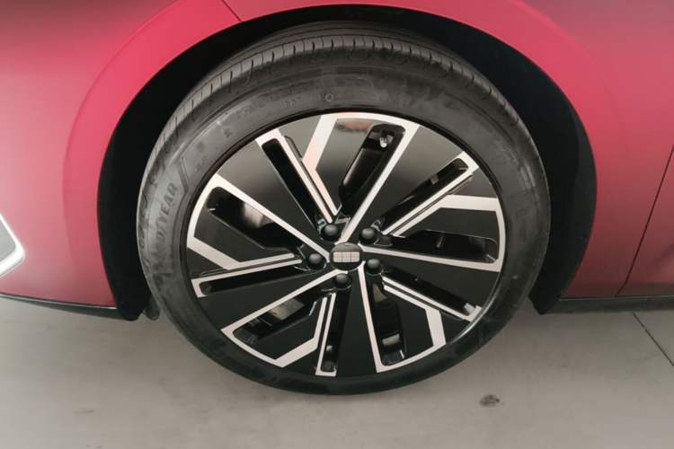 Used Geely Galaxy E8 2024 665 km Range Rear-Drive Starship Long-Range Version Left Front Wheel Hub