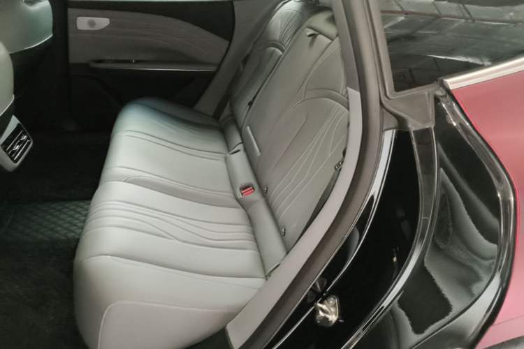 Used Geely Galaxy E8 2024 665 km Range Rear-Drive Starship Long-Range Version Left Rear Seat
