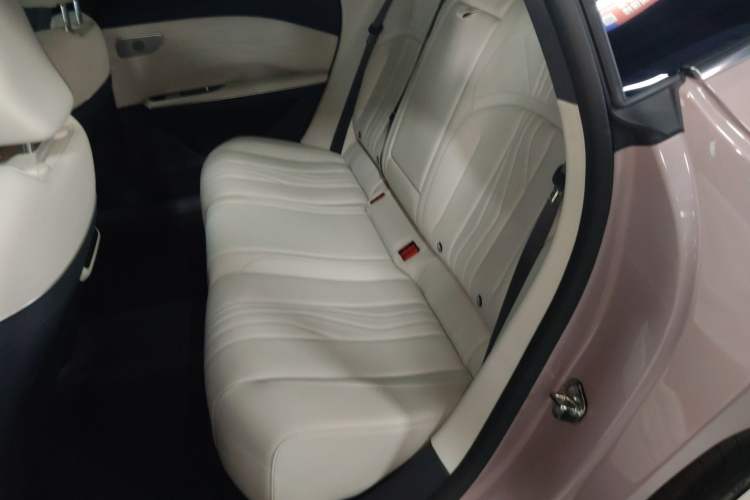 Used Geely Galaxy E8 2024 665 km Range Rear-Drive Starship Long-Range Version Left Rear Seat