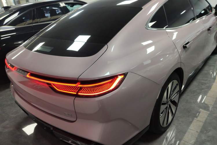 Used Geely Galaxy E8 2024 665 km Range Rear-Drive Starship Long-Range Version Rear