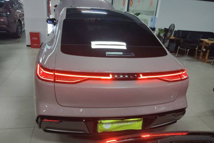 Used Geely Galaxy E8 2024 665 km Range Rear-Drive Starship Long-Range Version Rear