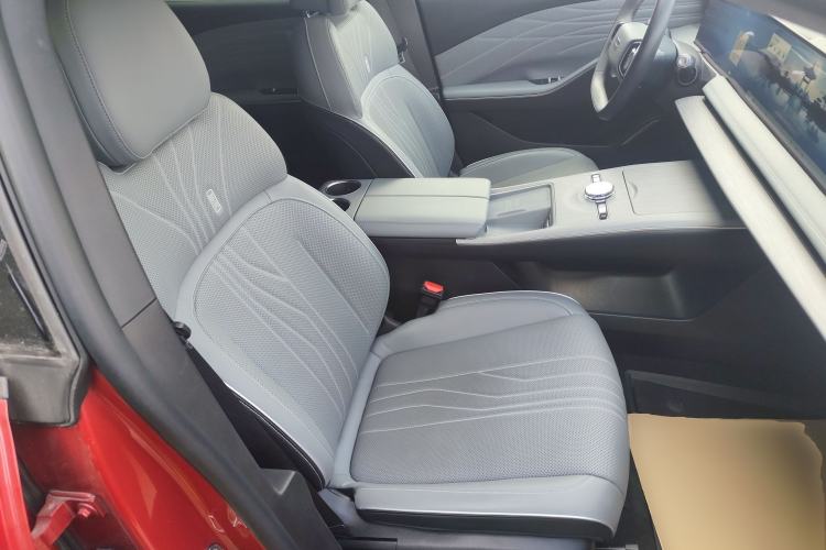 Used Geely Galaxy E8 2024 665 km Range Rear-Drive Starship Long-Range Version Right Front Seat