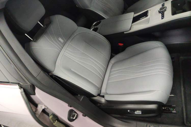 Used Geely Galaxy E8 2024 665 km Range Rear-Drive Starship Long-Range Version Right Front Seat