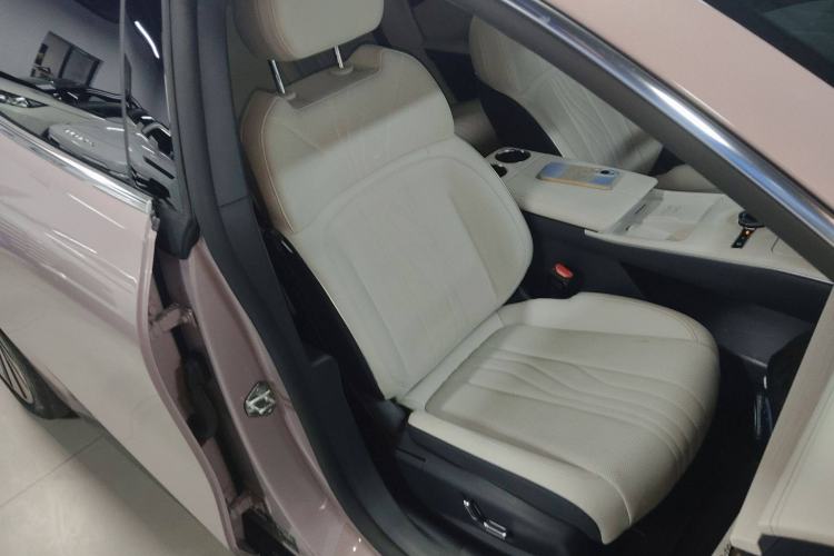 Used Geely Galaxy E8 2024 665 km Range Rear-Drive Starship Long-Range Version Right Front Seat