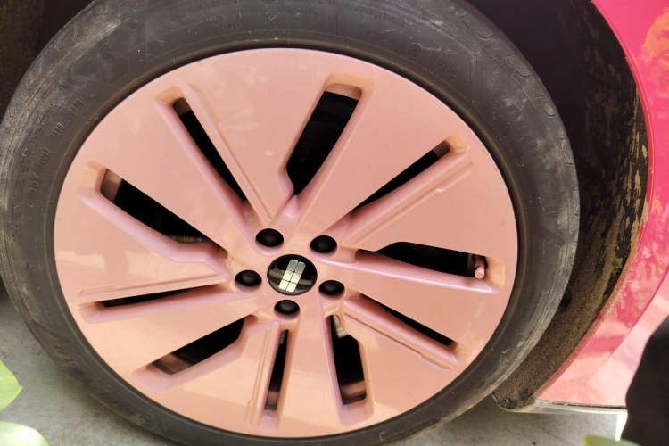 Used Geely Galaxy E8 2024 550 km Range Rear-Drive MAX Right Front Wheel Hub