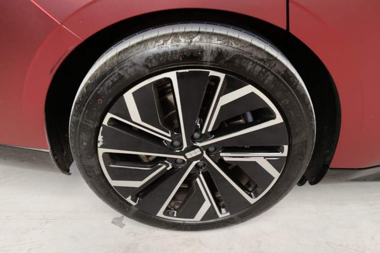 Used Geely Galaxy E8 2024 665 km Range Rear-Drive Starship Long-Range Version Right Rear Wheel Hub