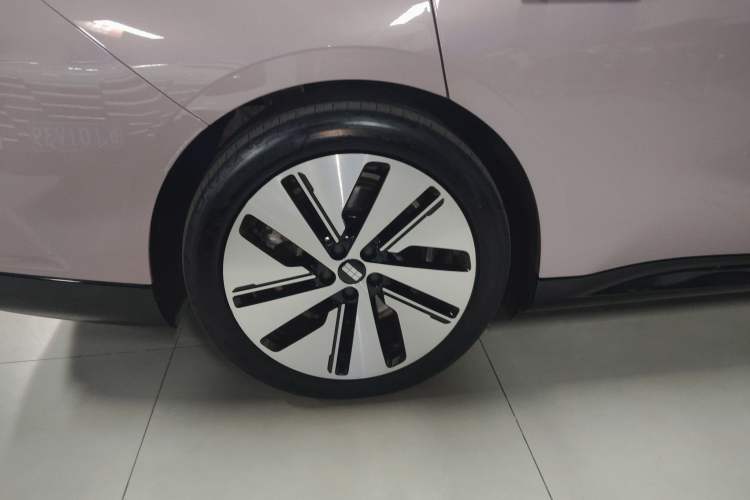 Used Geely Galaxy E8 2024 665 km Range Rear-Drive Starship Long-Range Version Right Rear Wheel Hub