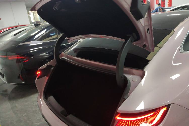 Used Geely Galaxy E8 2024 665 km Range Rear-Drive Starship Long-Range Version Trunk