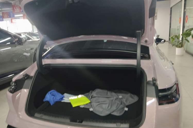Used Geely Galaxy E8 2024 665 km Range Rear-Drive Starship Long-Range Version Trunk