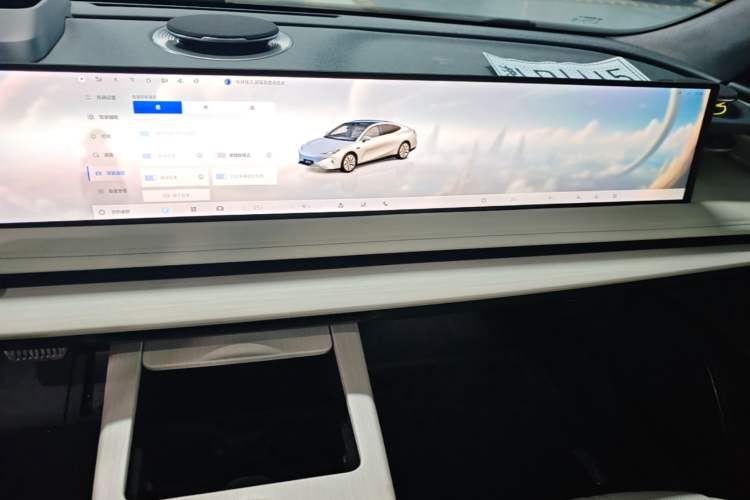 Used Geely Galaxy E8 2024 665 km Range Rear-Drive Starship Long-Range Version Audio And AC Panel