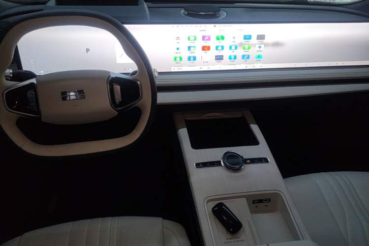 Used Geely Galaxy E8 2024 550 km Range Rear-Drive MAX Audio And AC Panel