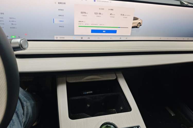 Used Geely Galaxy E8 2024 665 km Range Rear-Drive Starship Long-Range Version Audio And AC Panel
