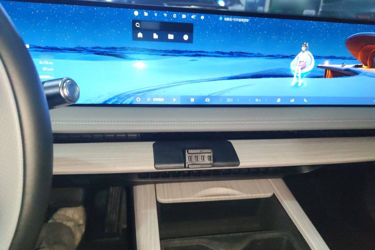Used Geely Galaxy E8 2024 665 km Range Rear-Drive Starship Long-Range Version Audio And AC Panel