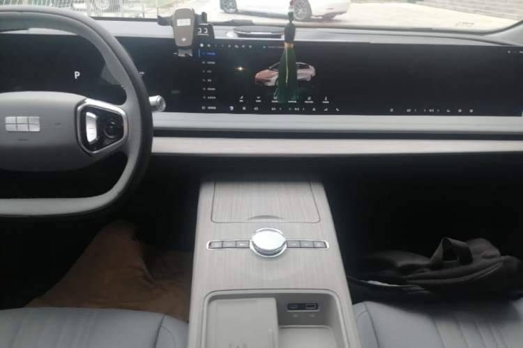 Used Geely Galaxy E8 2024 665 km Range Rear-Drive Starship Intelligent Driving Version Audio And AC Panel