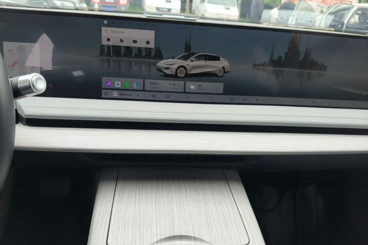 Used Geely Galaxy E8 2024 550 km Range Rear-Drive Dragon Edition Audio And AC Panel