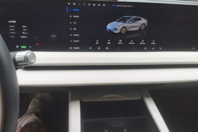 Used Geely Galaxy E8 2024 665 km Range Rear-Drive Starship Long-Range Version Audio And AC Panel