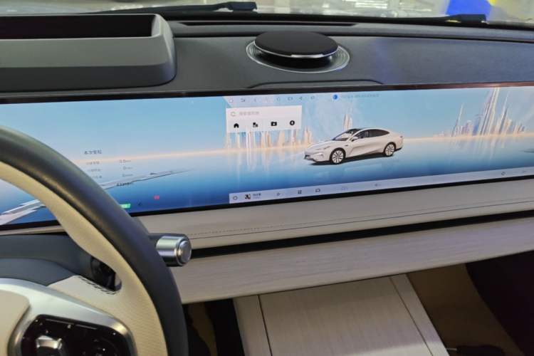 Used Geely Galaxy E8 2024 665 km Range Rear-Drive Starship Long-Range Version Audio And AC Panel
