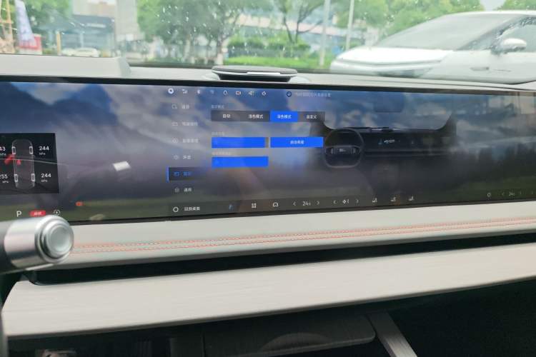Used Geely Galaxy E8 2024 620 km All-Wheel-Drive Dragon Edition Audio And AC Panel