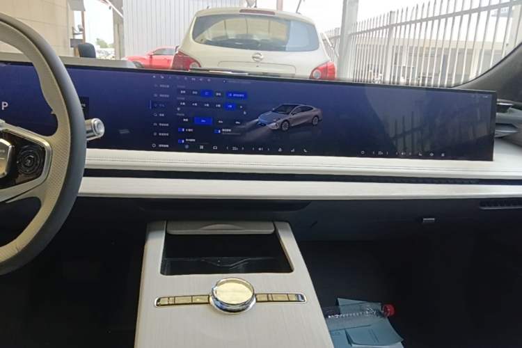 Used Geely Galaxy E8 2024 665 km Range Rear-Drive Starship Long-Range Version Audio And AC Panel