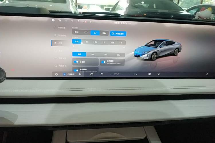 Used Geely Galaxy E8 2024 665 km Range Rear-Drive Starship Long-Range Version Audio And AC Panel