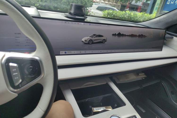 Used Geely Galaxy E8 2024 665 km Range Rear-Drive Starship Long-Range Version Audio And AC Panel