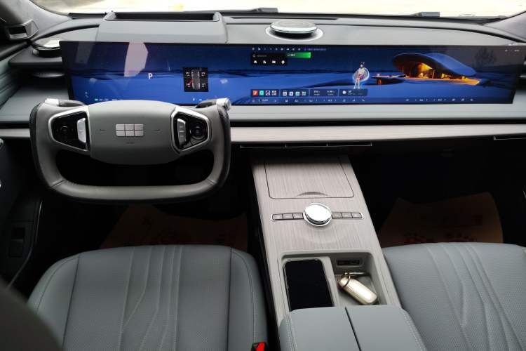 Used Geely Galaxy E8 2024 665 km Range Rear-Drive Starship Long-Range Version Audio And AC Panel