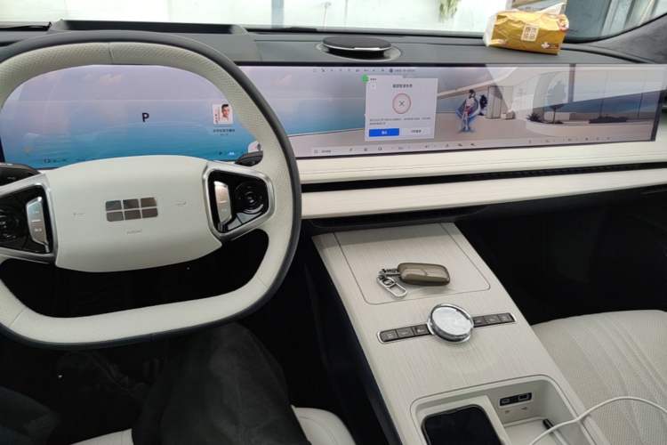 Used Geely Galaxy E8 2024 665 km Range Rear-Drive Starship Long-Range Version Audio And AC Panel