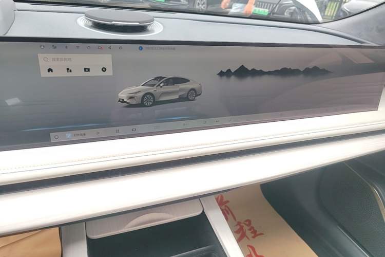 Used Geely Galaxy E8 2024 665 km Range Rear-Drive Starship Long-Range Version Audio And AC Panel