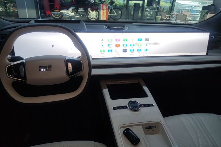 Used Geely Galaxy E8 2024 550 km Range Rear-Drive MAX Center Console
