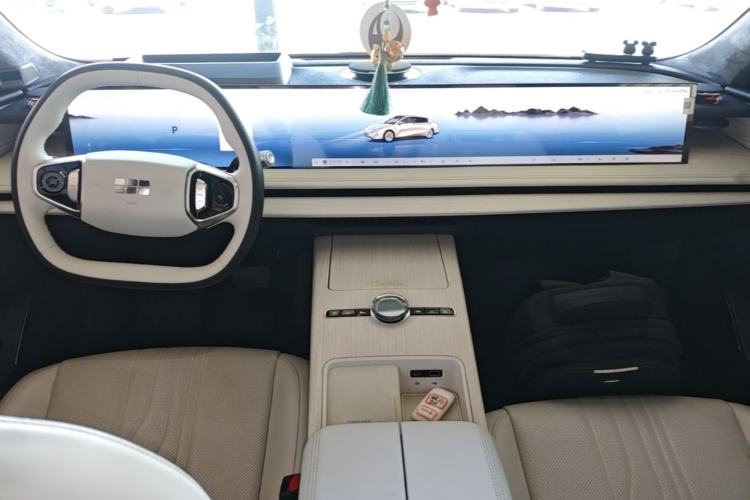 Used Geely Galaxy E8 2024 665 km Range Rear-Drive Starship Long-Range Version Center Console