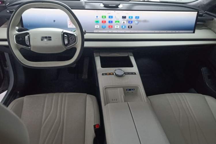 Used Geely Galaxy E8 2024 665 km Range Rear-Drive Starship Long-Range Version Center Console