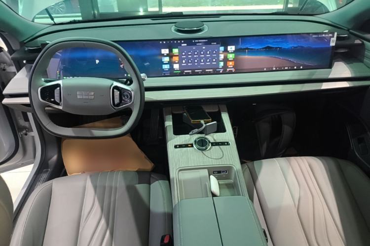 Used Geely Galaxy E8 2024 550 km Range Rear-Drive Dragon Edition Center Console