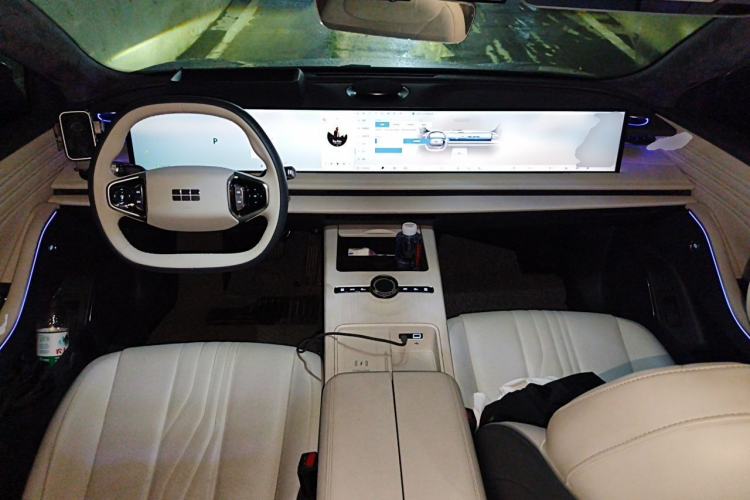 Used Geely Galaxy E8 2024 550 km Range Rear-Drive MAX Center Console