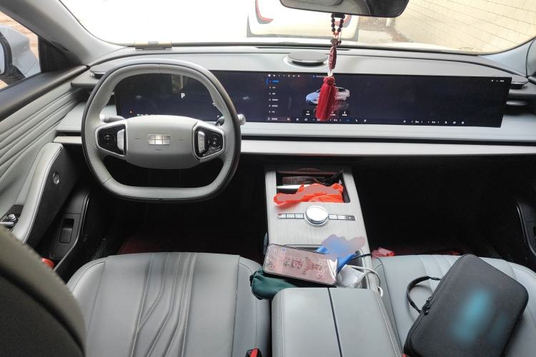Used Geely Galaxy E8 2024 550 km Range Rear-Drive Dragon Edition Center Console