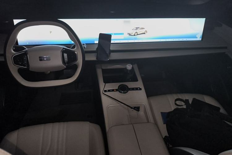 Used Geely Galaxy E8 2024 665 km Range Rear-Drive Starship Long-Range Version Center Console