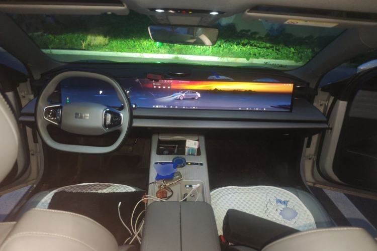 Used Geely Galaxy E8 2024 550 km Range Rear-Drive Dragon Edition Center Console