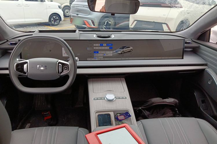 Used Geely Galaxy E8 2024 550 km Range Rear-Drive MAX Center Console