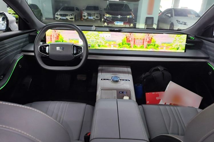 Used Geely Galaxy E8 2024 550 km Range Rear-Drive MAX Center Console