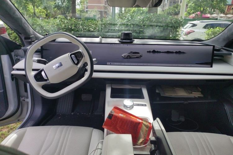 Used Geely Galaxy E8 2024 665 km Range Rear-Drive Starship Long-Range Version Center Console