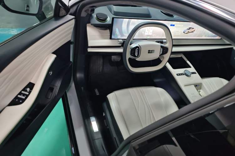 Used Geely Galaxy E8 2024 665 km Range Rear-Drive Starship Long-Range Version Driver Seat