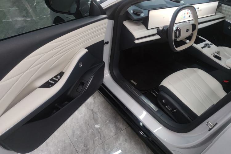 Used Geely Galaxy E8 2024 550 km Range Rear-Drive MAX Driver Seat