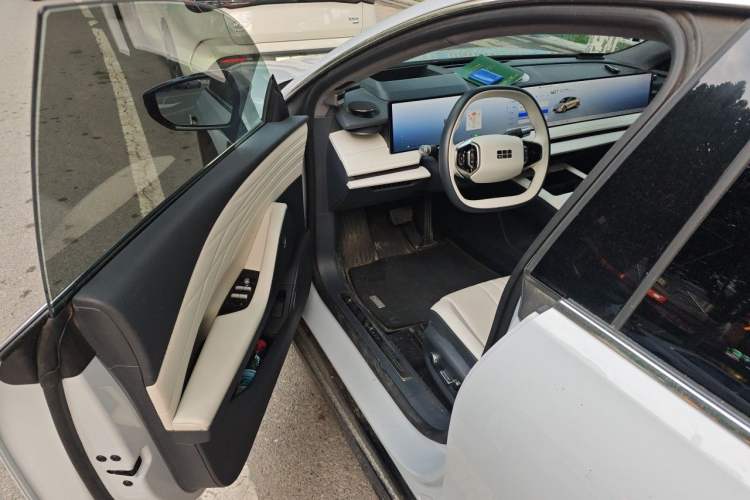 Used Geely Galaxy E8 2024 665 km Range Rear-Drive Starship Long-Range Version Driver Seat